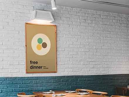 free-poster-in-restaurant-mockup-(psd)