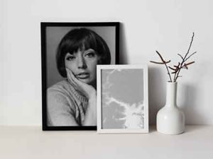 free-black-and-white-photo-frame-mockups-(psd)